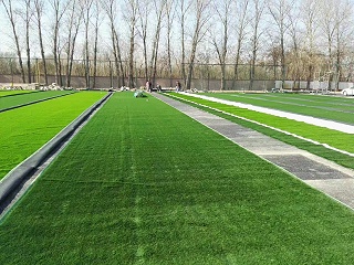 环保要求不断增强，影响到人造草足球场建设