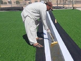 人造草足球场建设时的铺设顺序