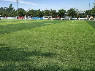 现在的北京人造草足球场的建设是线上快还是线下快