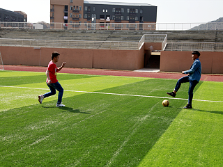 什么北京人造草足球场适合学校建