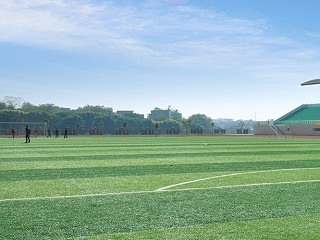 人造草足球场草坪的安装方法