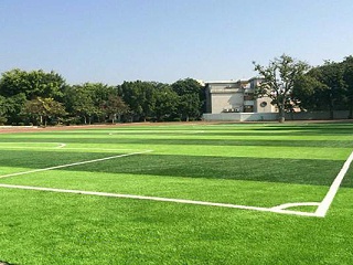 人造草足球场污渍去除方法