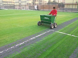 冬天进行人造草足球场施工需要注意什么