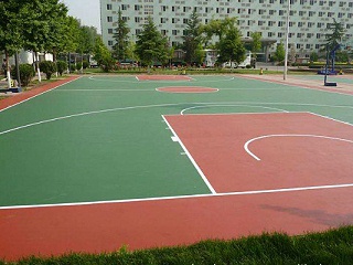 建造一个室外篮球场大概要多少钱？