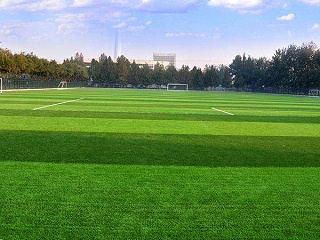 北京人造草足球场的优势在哪里？