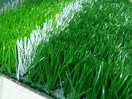 人造草足球场用的是什么草坪