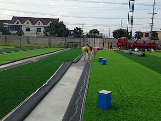 人造草足球场施工需要多少人比较合适