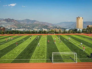 建设人造草足球场的需要及优势