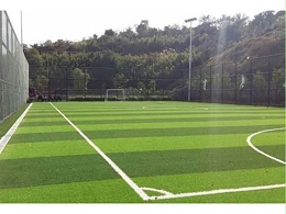 人造草坪有何优点，胜过天然草坪