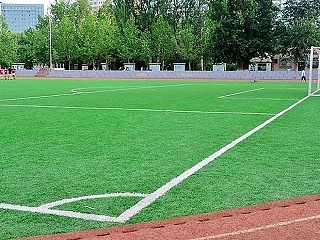 北京人造草足球场的需求重要还是名气重要？