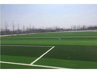 校园铺设足球场人造草坪对地基有什么要求