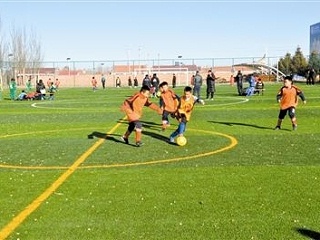 足球培训基地应该选什么人造草足球场比较好