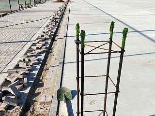 人造草足球场草铺遇水如何处理