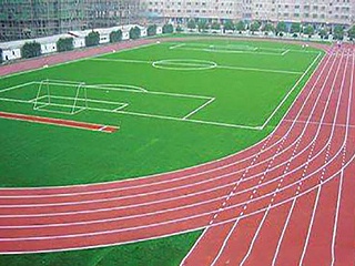 标准北京人造草足球场指哪个