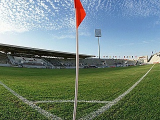 我在北京人造草足球场看着比赛