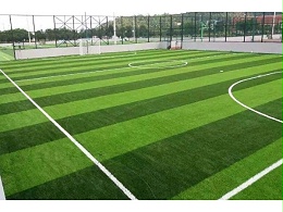 校园足球场人造草坪应选择健康草