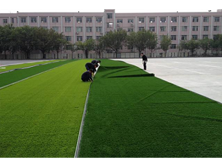 足球场人造草坪施工铺设时应注意哪些问题