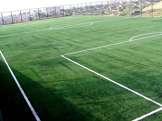 人造草足球场有什么意义