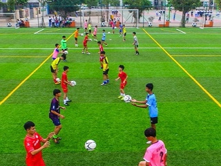 人造草足球场所具有的特点