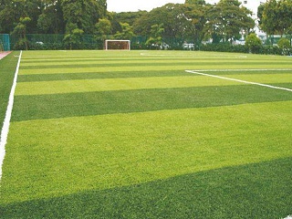 人造草足球场给人们带来了什么？