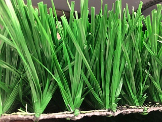 人造草足球场加“筋”草坪寿命更长