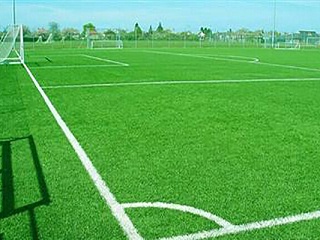 人造草足球场的优势