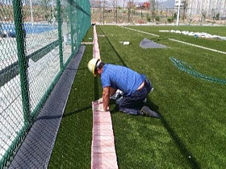 人造草足球场一直做到安全性能第一位