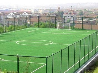 人造草足球场易损坏吗？