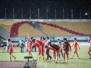 女足惜败日本，还需要在人造草足球场上付出更多