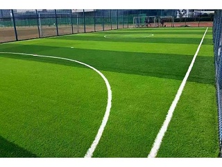 足球场人造草使用年限到期，如何翻新？