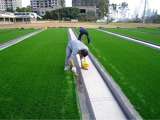 是否正确的人造草足球场施工将会影响到使用