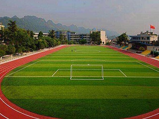 渗水性好坏是检验人造草足球场好坏的一个标准