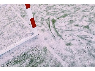 人造草坪场地降雪后维护方法