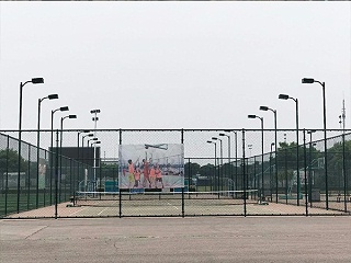 标准网球场地设施简介