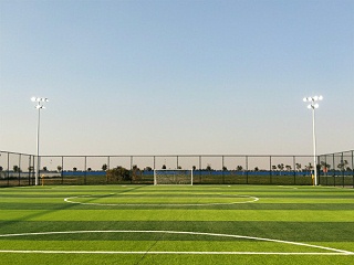 北京垂杨柳中学新建人造草坪足球场竣工并投入使用